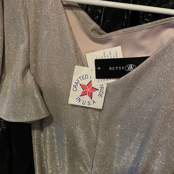 Glitter Galaxy Flutter Sleeve Gown by Betsy & Adam size 8, silver  NEW WITH TAGS - Picture 3 of 3